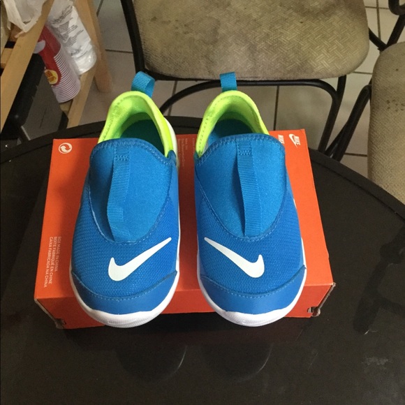nike revolution 4 flyease kids